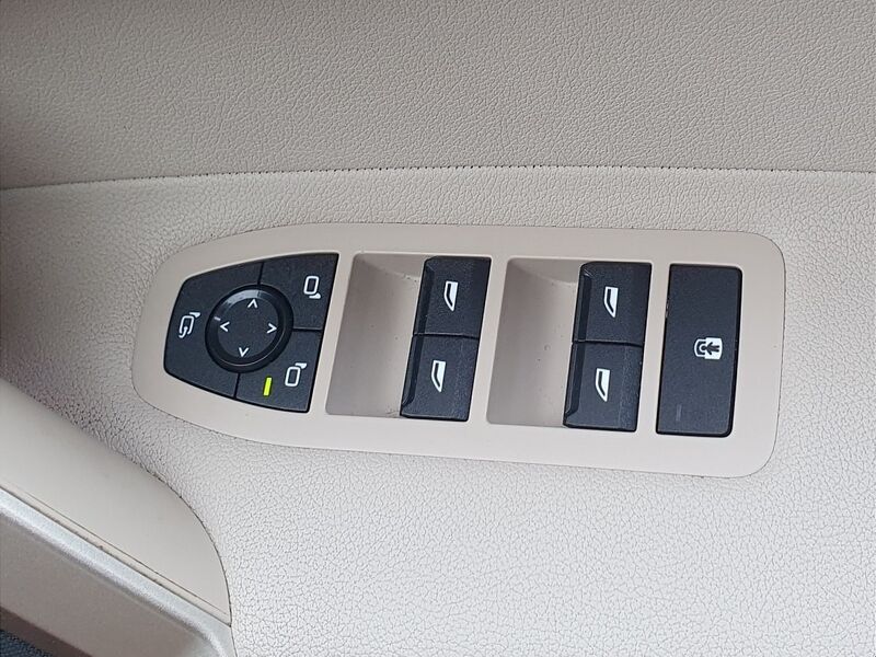 More views of BMW iX