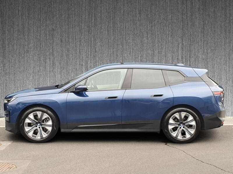 More views of BMW iX