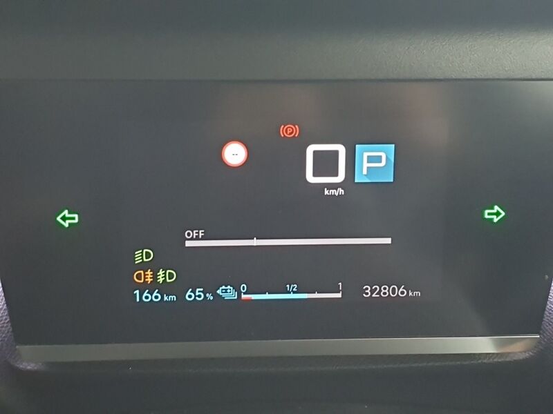 More views of Citroen e-C4 X