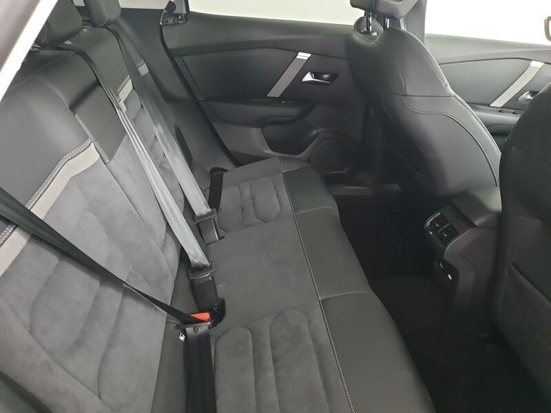 More views of Citroen e-C4 X