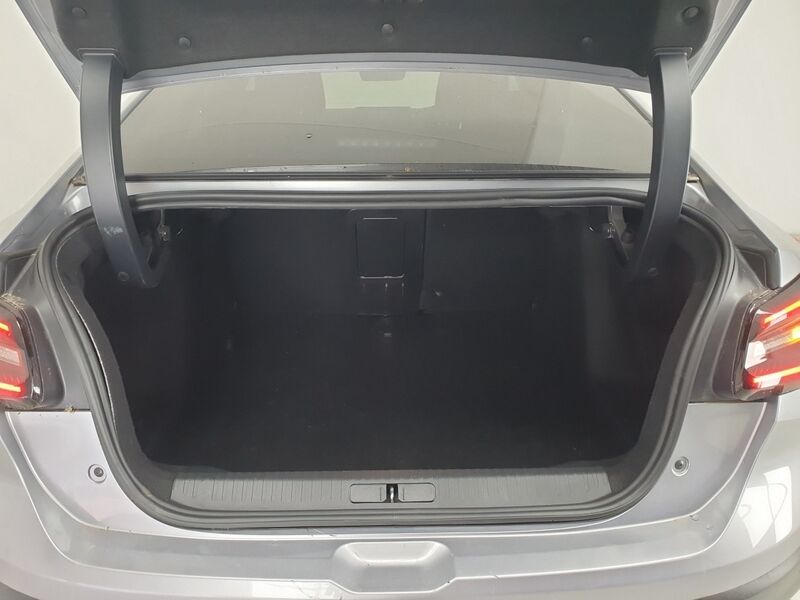 More views of Citroen e-C4 X