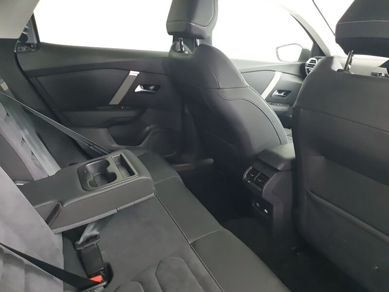 More views of Citroen e-C4 X