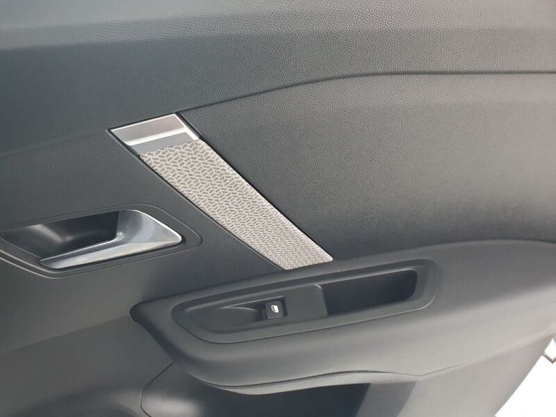 More views of Citroen e-C4 X