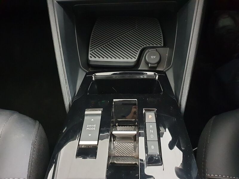 More views of Citroen e-C4 X