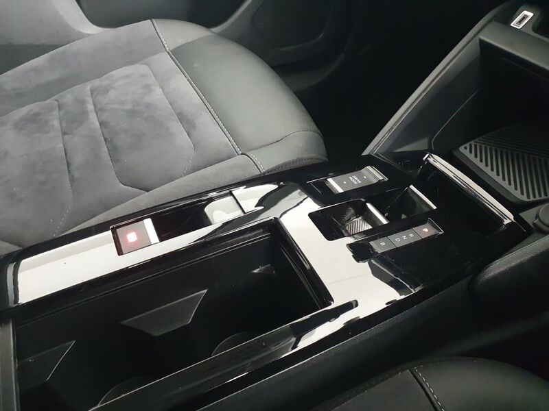 More views of Citroen e-C4 X