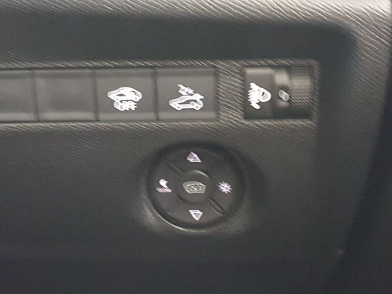 More views of Citroen e-C4 X