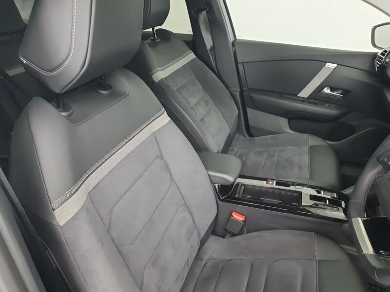 More views of Citroen e-C4 X