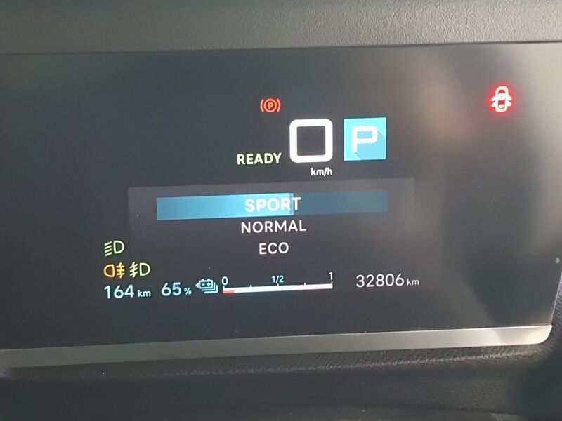 More views of Citroen e-C4 X