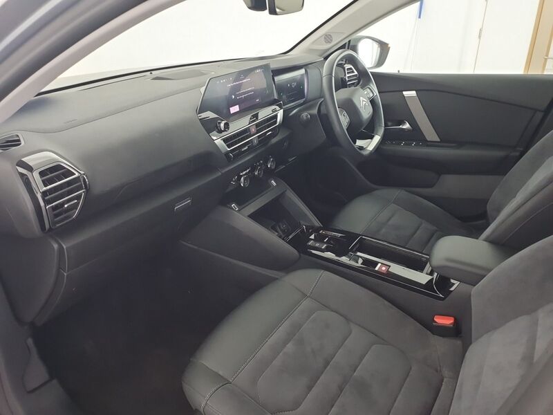 More views of Citroen e-C4 X