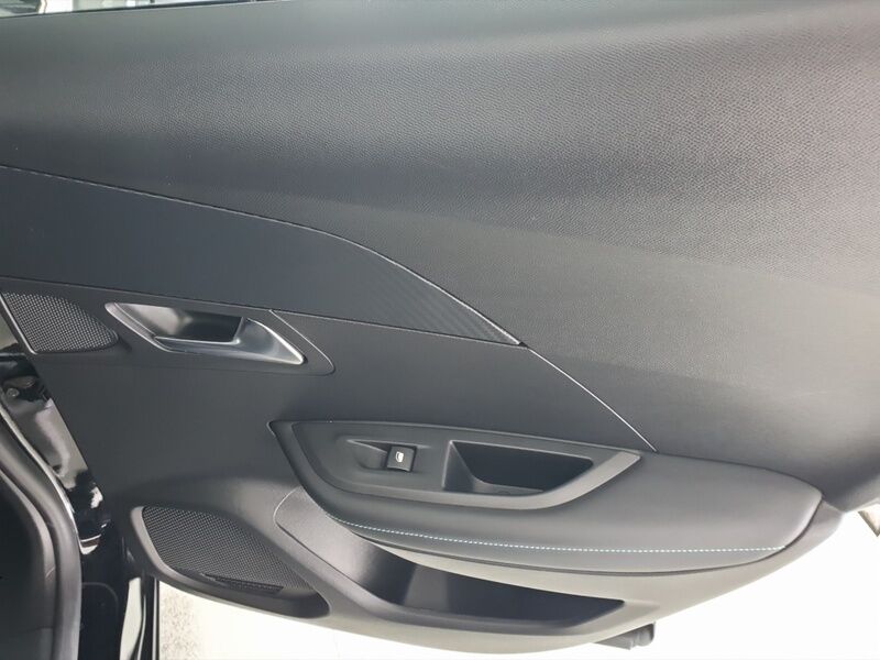 More views of Peugeot 2008