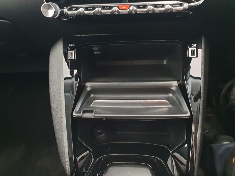 More views of Peugeot 2008
