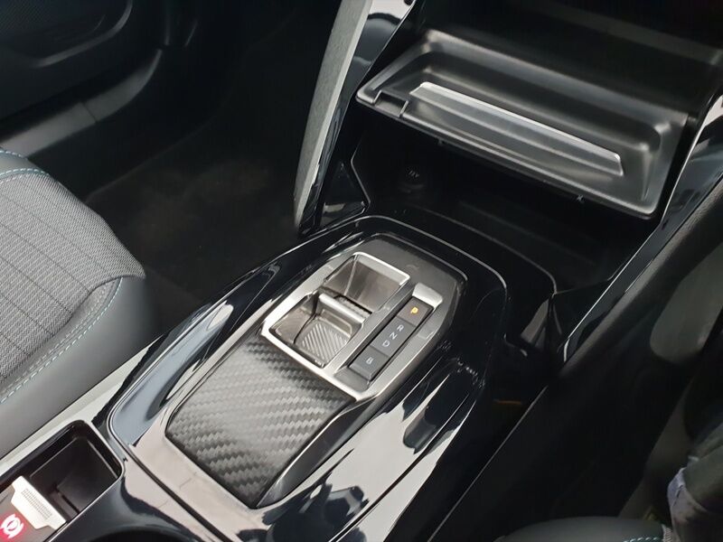 More views of Peugeot 2008