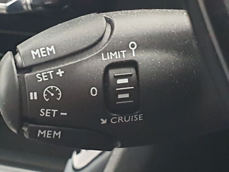 More views of Peugeot 2008