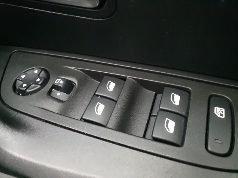 More views of Peugeot 2008