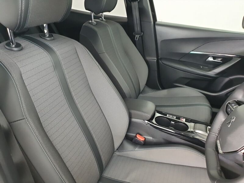 More views of Peugeot 2008