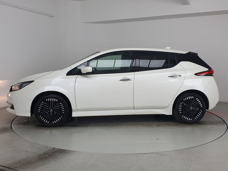 More views of Nissan Leaf