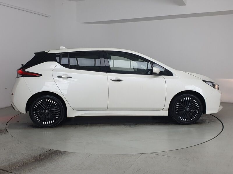 More views of Nissan Leaf