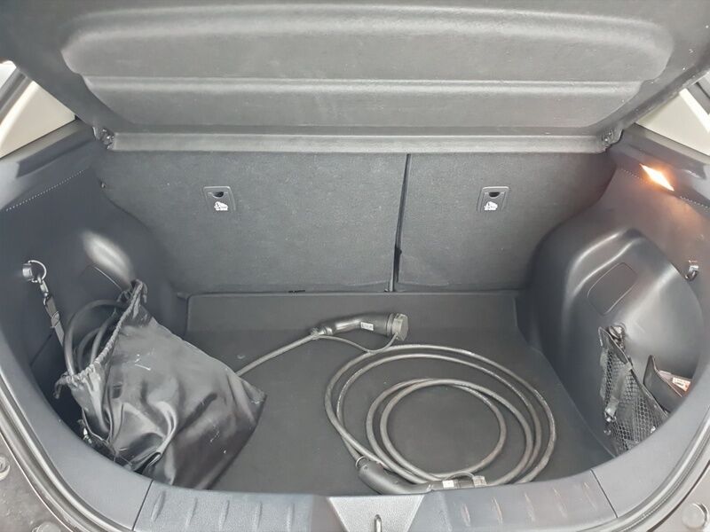 More views of Nissan Leaf
