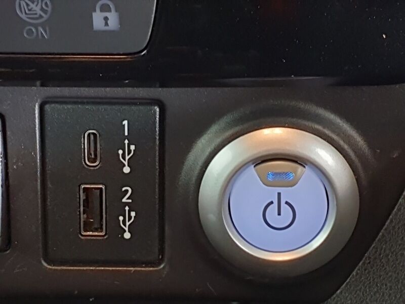 More views of Nissan Leaf