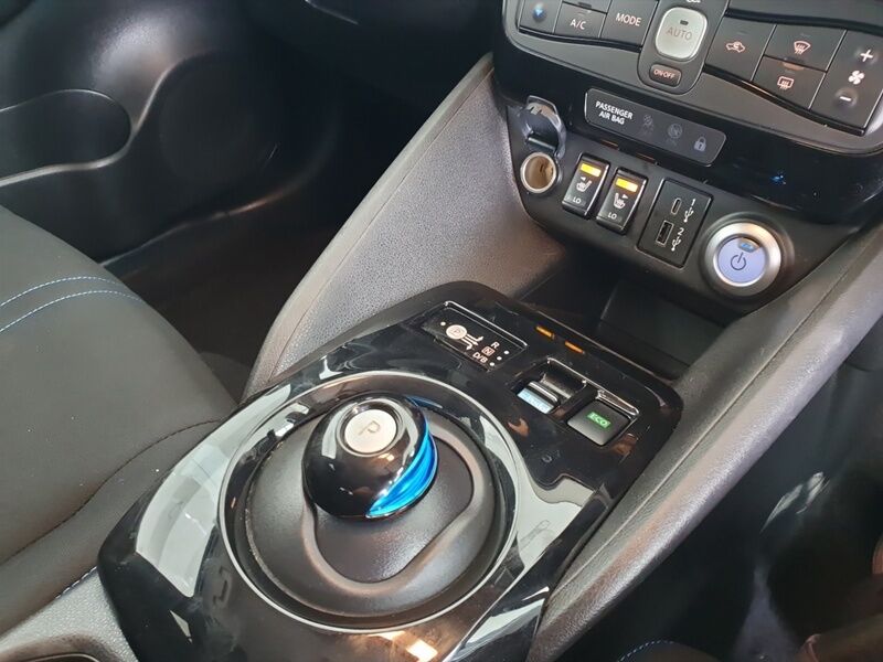 More views of Nissan Leaf