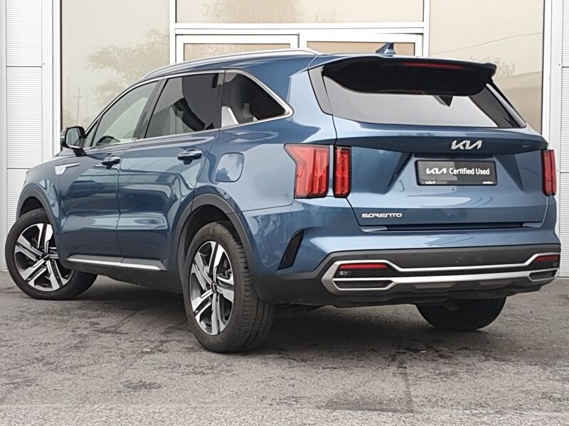 More views of Kia Sorento
