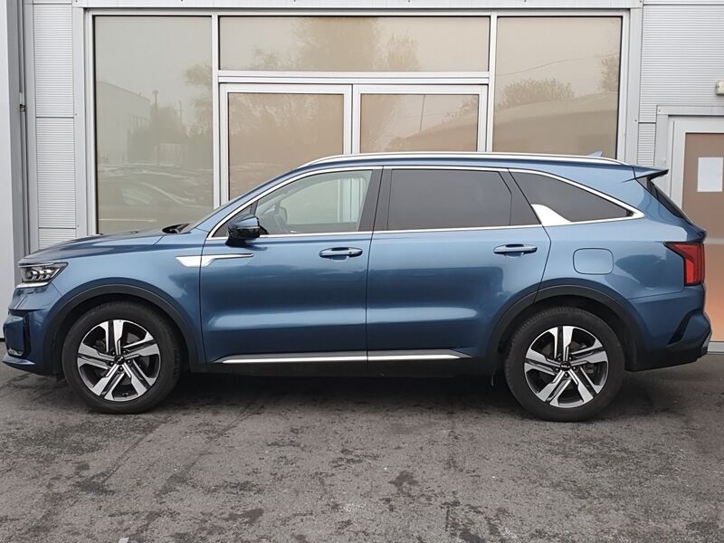 More views of Kia Sorento