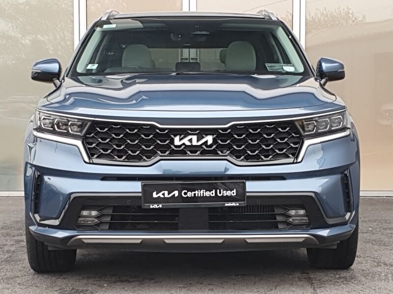 More views of Kia Sorento