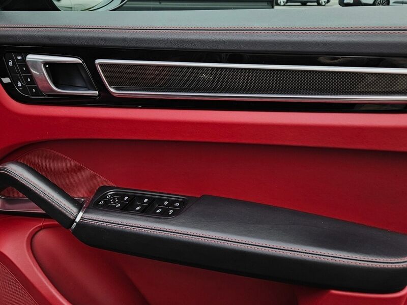 More views of Porsche Cayenne