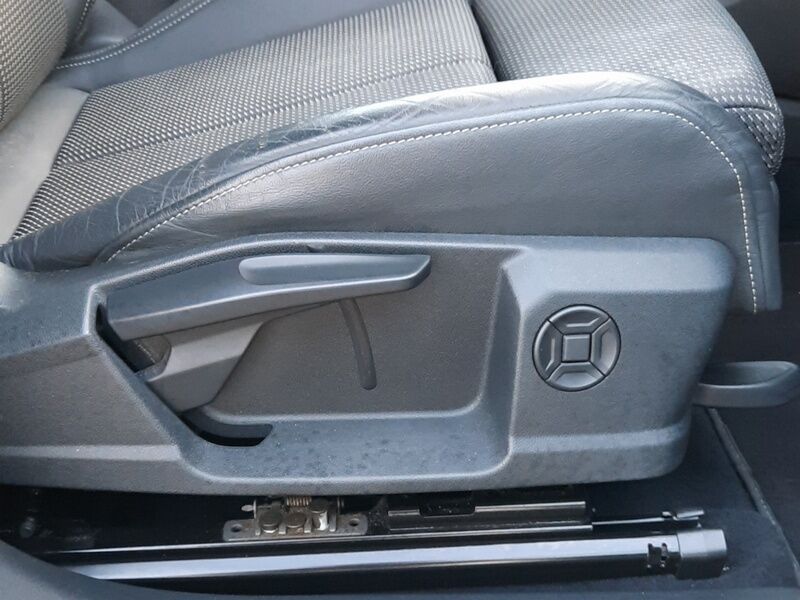More views of Audi Q4 e-tron
