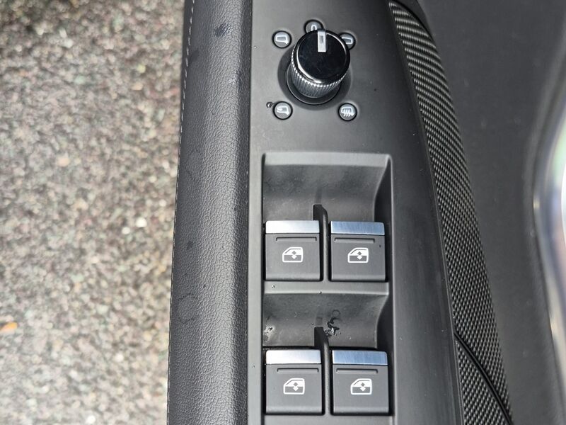 More views of Audi e-tron