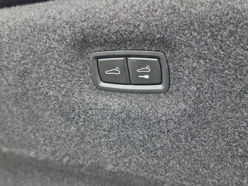 More views of Audi e-tron