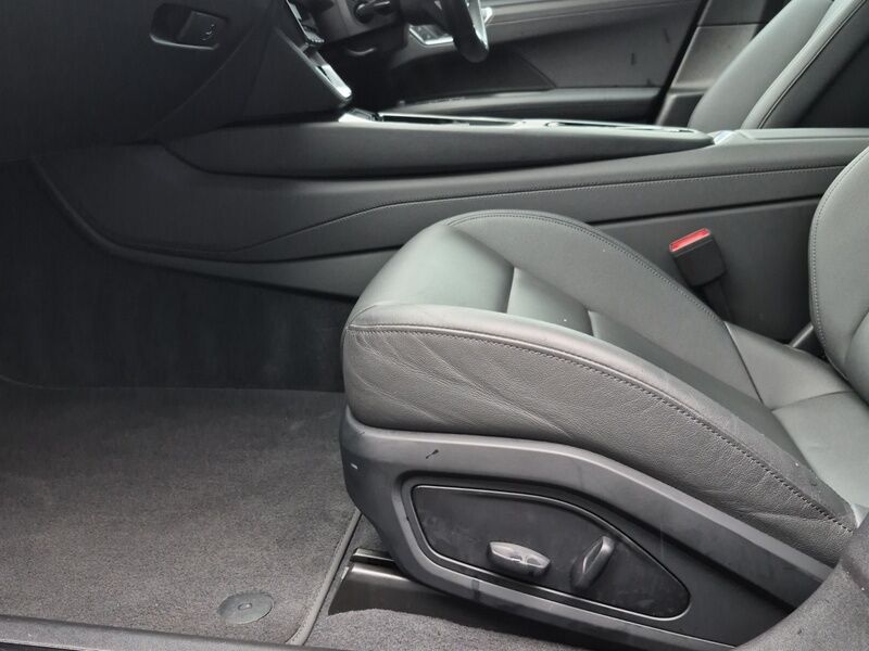 More views of Audi e-tron
