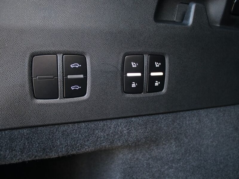 More views of Porsche Cayenne