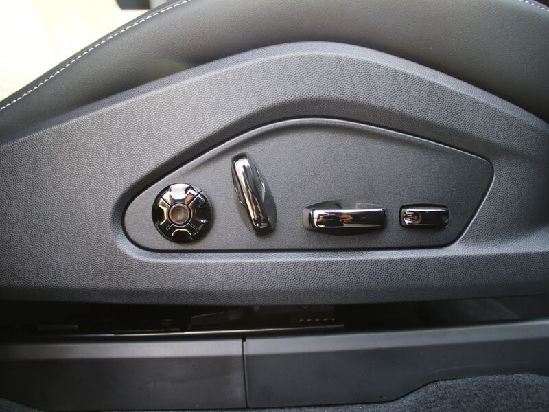 More views of Porsche Cayenne