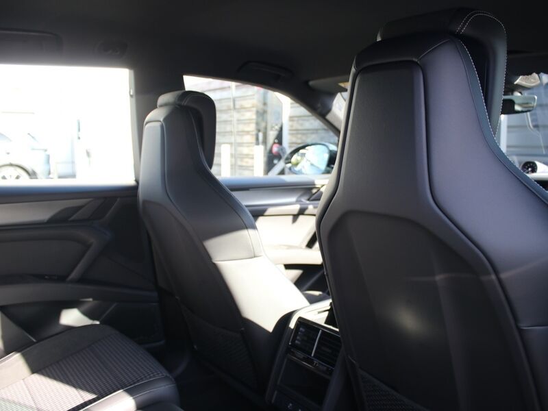 More views of Porsche Cayenne