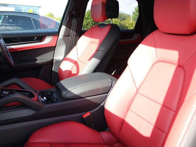 More views of Porsche Cayenne