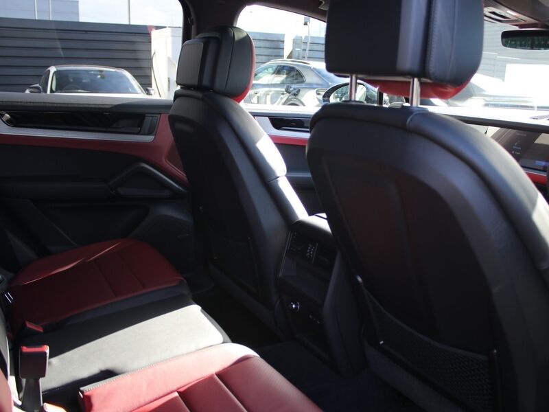 More views of Porsche Cayenne