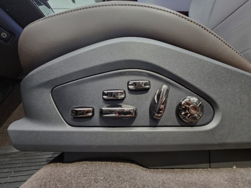 More views of Porsche Cayenne