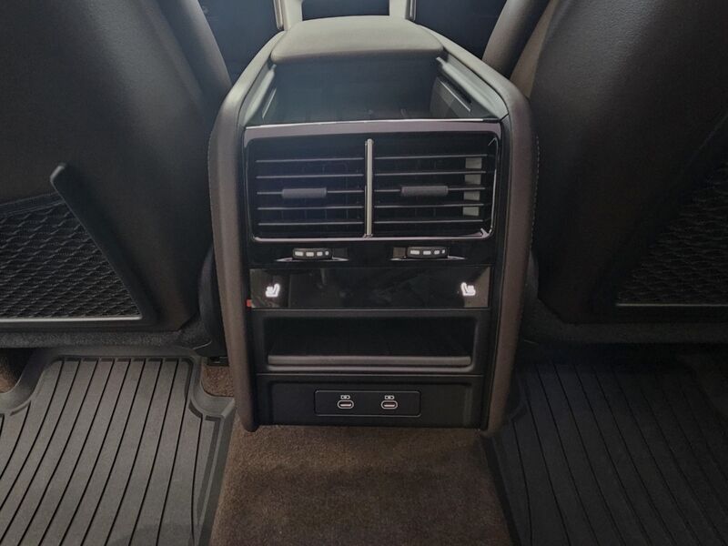 More views of Porsche Cayenne