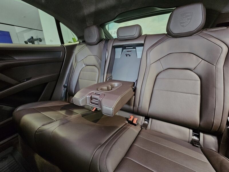 More views of Porsche Cayenne