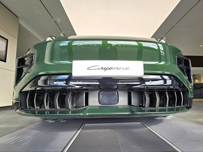 More views of Porsche Cayenne