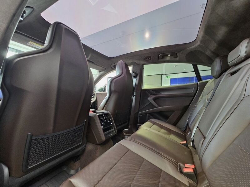 More views of Porsche Cayenne