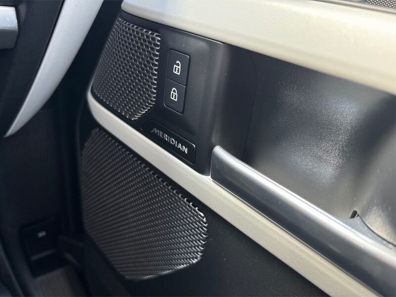 More views of Land Rover Defender
