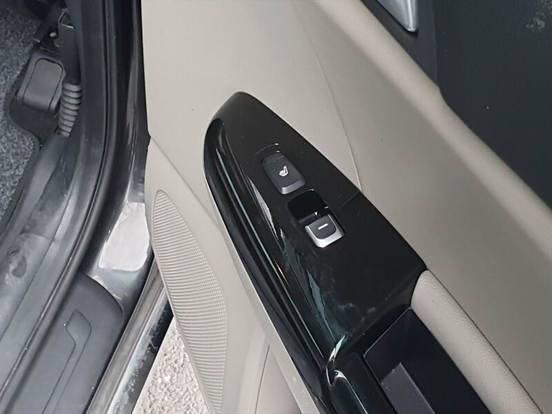 More views of Kia Sportage