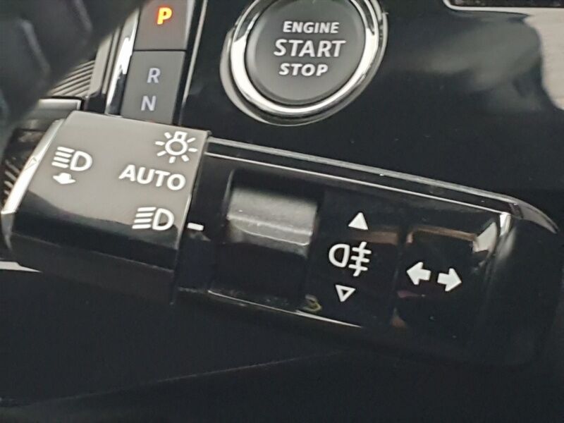 More views of Peugeot 5008