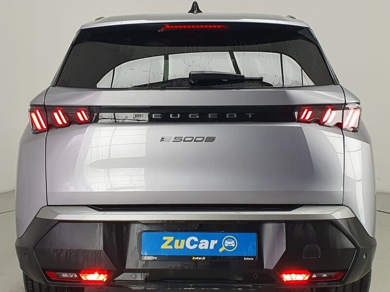 More views of Peugeot 5008