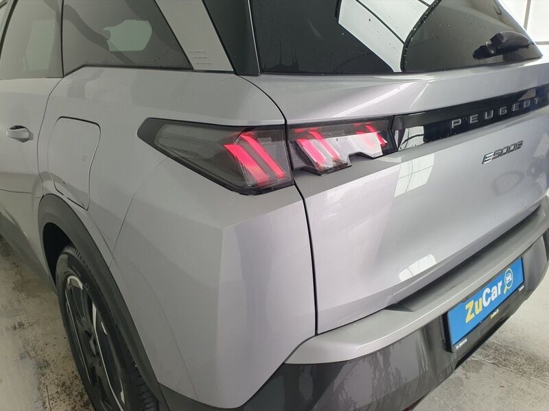 More views of Peugeot 5008