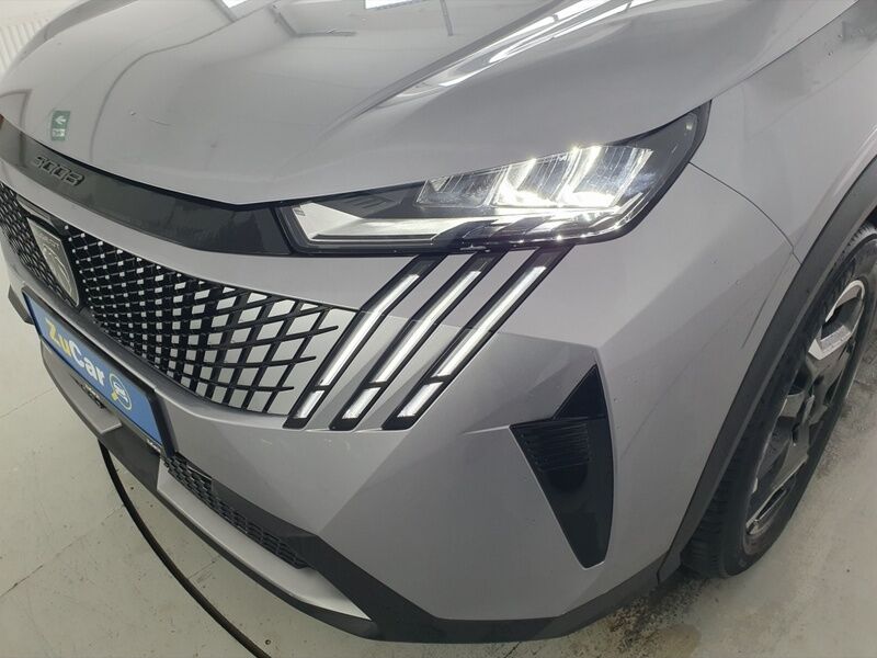 More views of Peugeot 5008