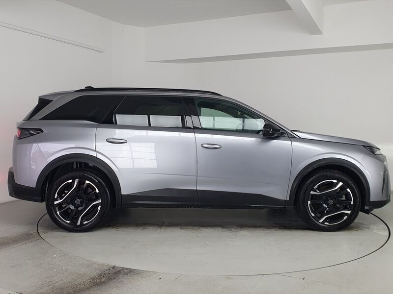 More views of Peugeot 5008