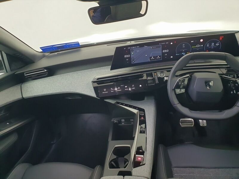 More views of Peugeot 5008